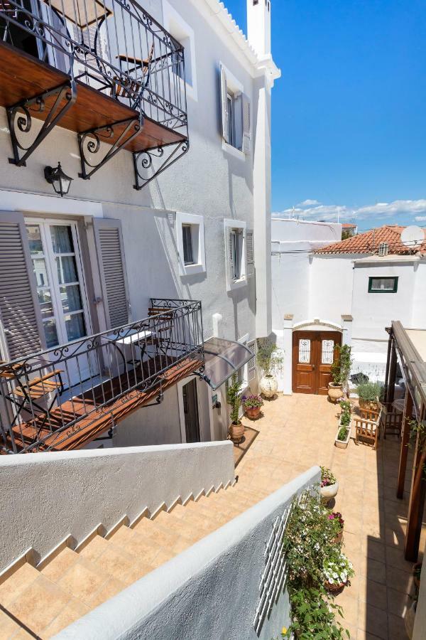 Guesthouse Niriides Spetses Town Extérieur photo